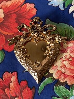 Vintage Victorian Style Gold Tone Metal Heart Floral Bow Photo Keeeper Brooch